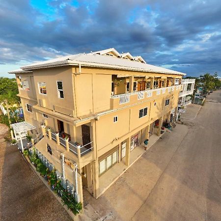 Louis' Apartments Placencia Zewnętrze zdjęcie