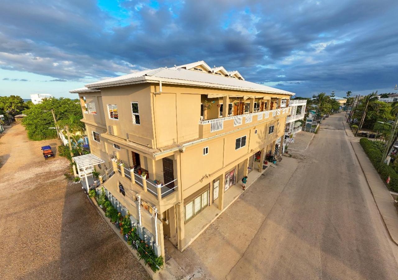 Louis' Apartments Placencia Zewnętrze zdjęcie