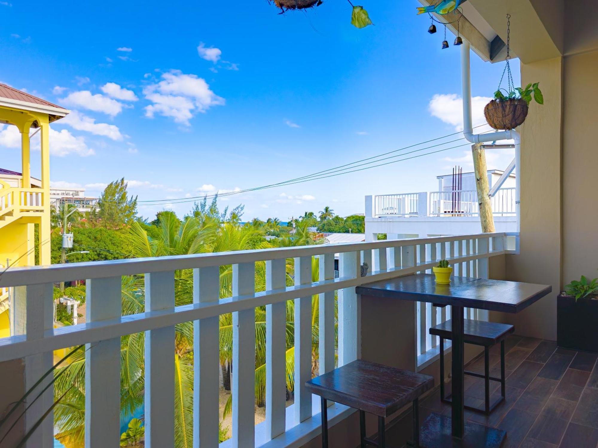Louis' Apartments Placencia Zewnętrze zdjęcie