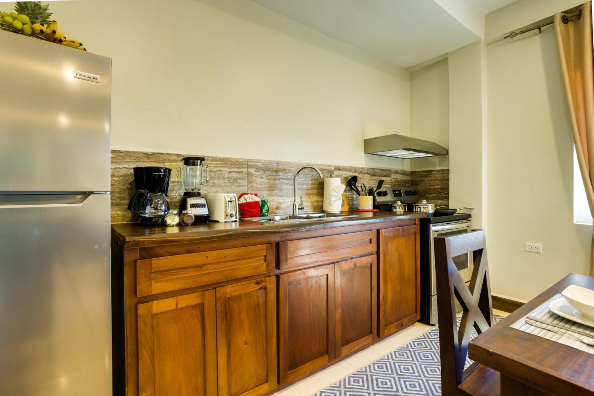 Louis' Apartments Placencia Zewnętrze zdjęcie