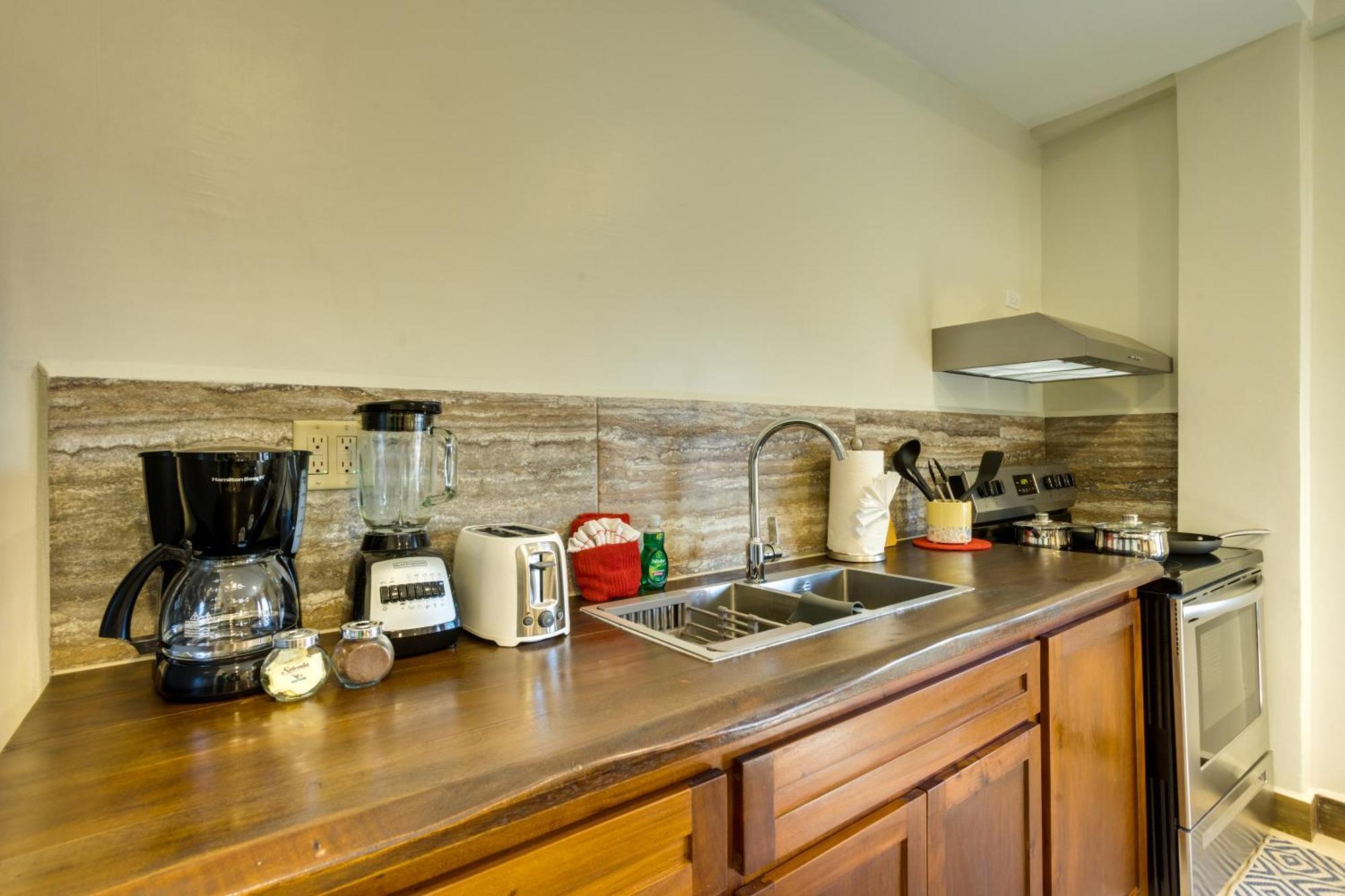 Louis' Apartments Placencia Zewnętrze zdjęcie